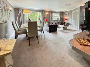 Lounge- click for photo gallery